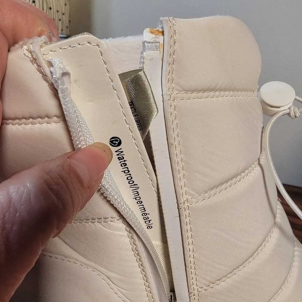 Blondo Daisy White Quilted Waterproof Ankle Boots Size 10